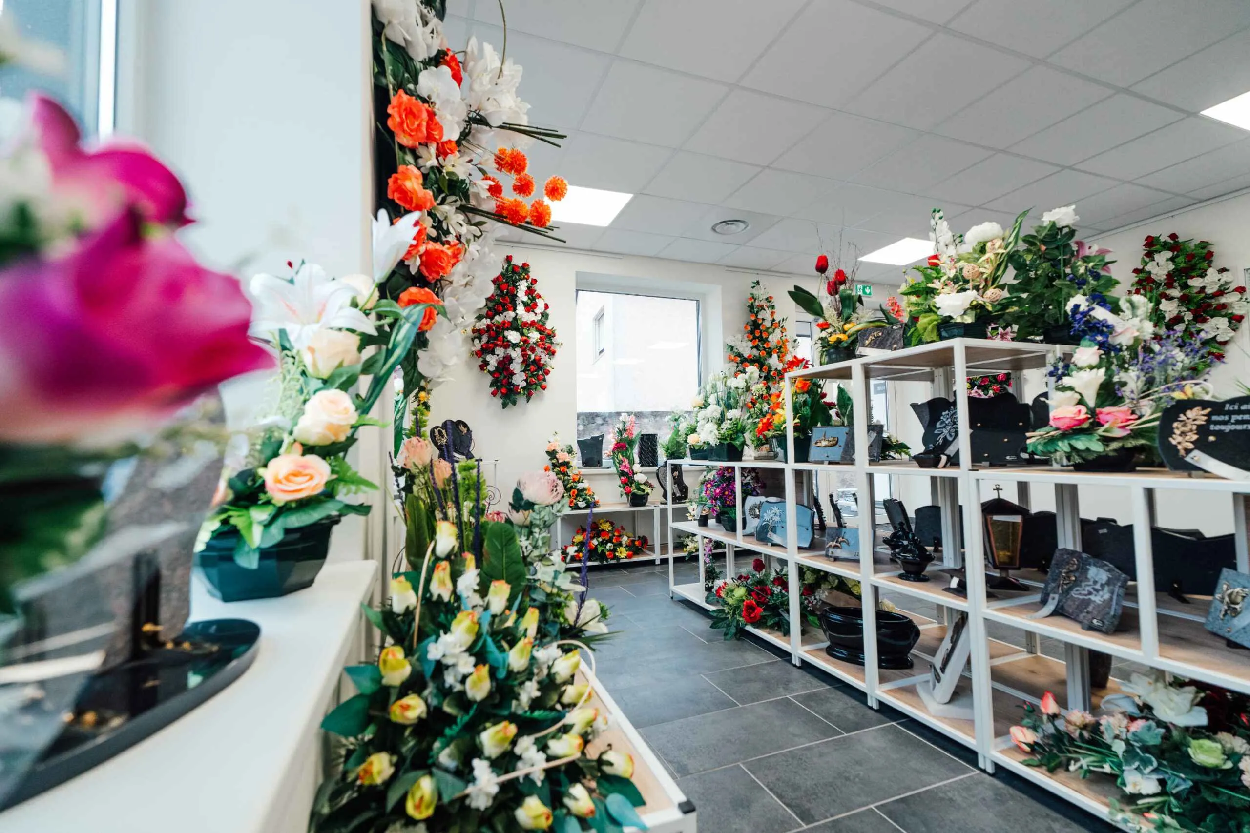 Magasin d'articles funéraires, compositions florales et plaques du souvenir aux Pompes Funèbres Rohfritsch