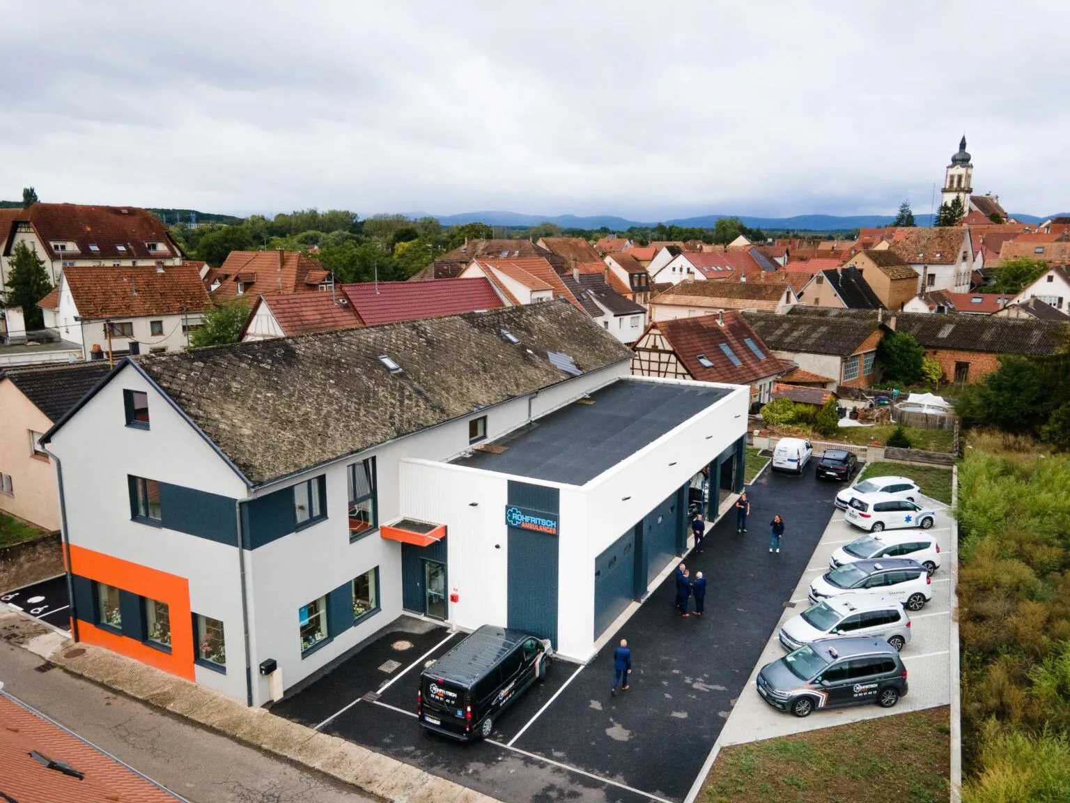 Vue aérienne des locaux et du parking des Pompes Funèbres Rohfritsch
